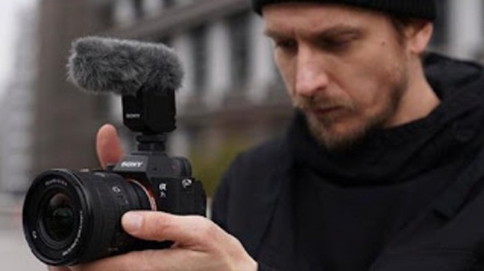 sony-16-35-mm-f4-fe-g-oss-lens.jpg