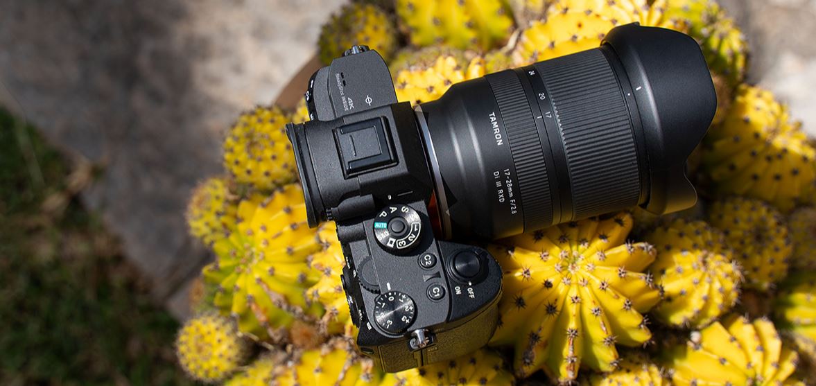 Tamron 17-28mm f2.8 üst görünüm.jpg