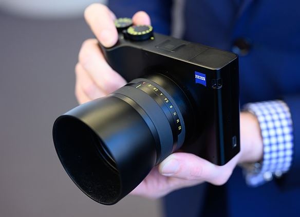 Zeiss ZX1.JPG