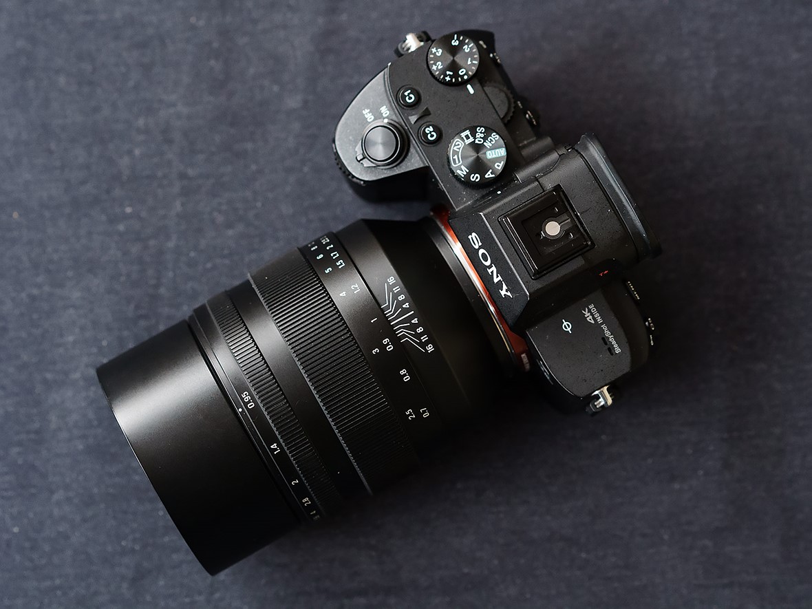 Zenit-50mm-f0.95-lens.jpeg
